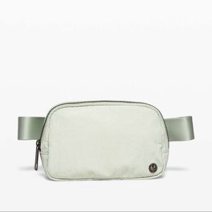 Lululemon Everywhere Belt Bag *1L